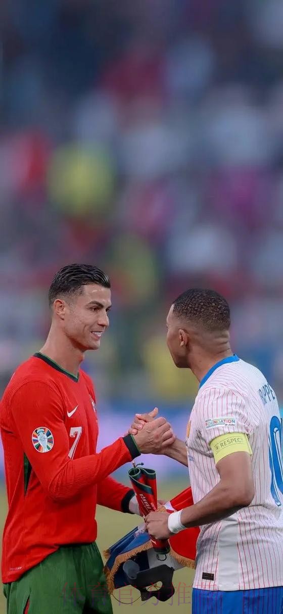 TA:姆巴佩性格与C罗不同 他没展现出任何的傲慢 TA:姆巴佩性格与C罗不同 他没展现出任何的傲慢